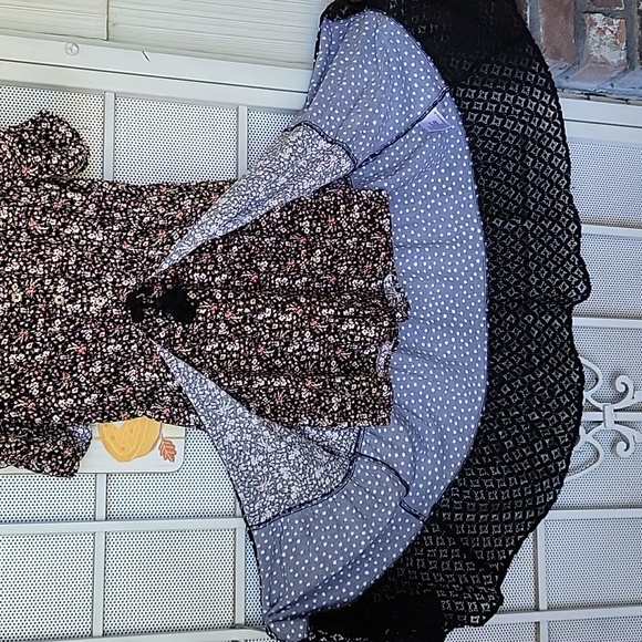 ART CLASS dress with attached shorts. Mixed floral pattern. Size 10-12. - Picture 2 of 7